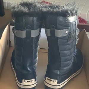 Youth Torino II Sorel boots for a girl size 4